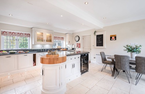 Windermere Casa | Beechwood, Windermere - sleeps 10 with Hot tub!