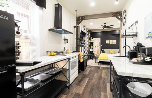 Central City Apartamento | Beehive by Cloud Dream Homes