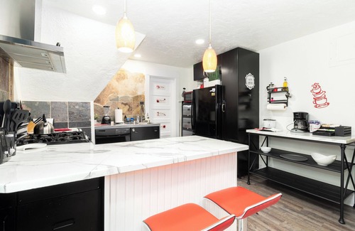 Central City Apartamento | Beehive by Cloud Dream Homes