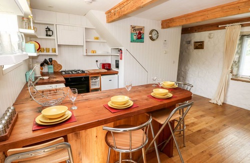 Cosheston Cabaña | Beekeeper's Cottage