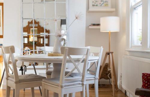 Belfast Casa | Beersbridge Cottage near Titanic Centre & Airport