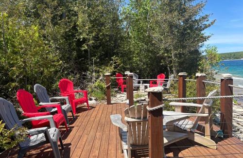 Lion's Head Casa | Beeshore Lakehouse Waterfront Bliss & Comfort