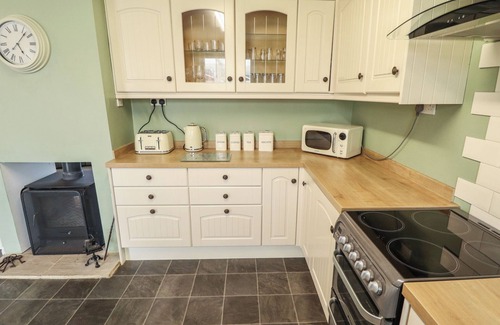 Louth Casa | BEESWAX COTTAGE, pet friendly, country holiday cottage in Grimoldby