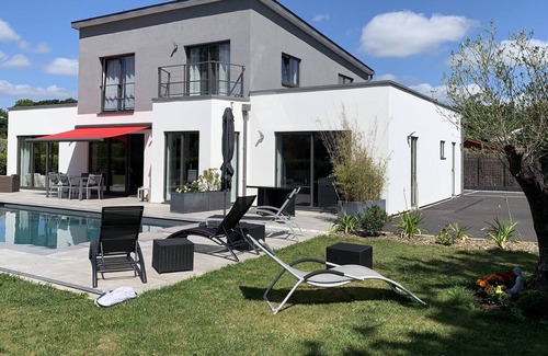 Fouesnant Villa | Beg Meil ideal for 2 families: swimming pool and near the sea
