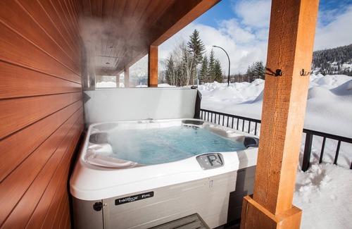 Revelstoke Condominio | Begbie Mountain Escape with Hot Tub