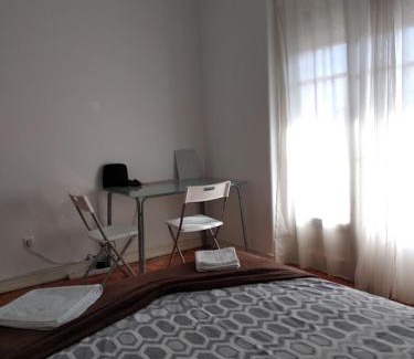 Linda-a-Velha Casa | Belém Cozy Bedroom