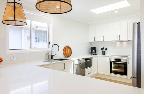 Anna Bay Casa | Bel Air, 8A Ocean Ave - pet friendly, water views and air con