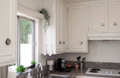 Westwood Apartamento | Bel Air & Beverly Hills - Charming & Bright/Top Floor Apartment: 2 Bed & 2 Bath