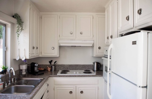 Westwood Apartamento | Bel Air & Beverly Hills - Charming & Bright/Top Floor Apartment: 2 Bed & 2 Bath
