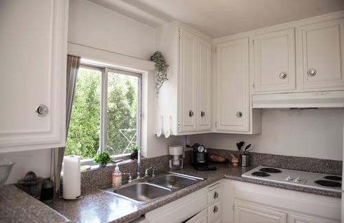 Westwood Apartamento | Bel Air & Beverly Hills - Charming & Bright/Top Floor Apartment: 2 Bed & 2 Bath