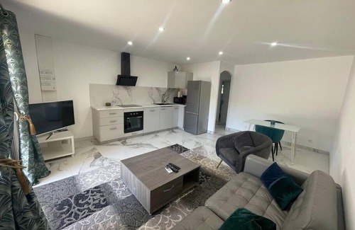Cabannes Apartamento | Bel appartement avec Parking