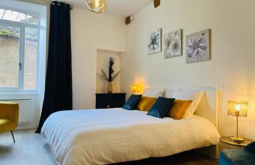Cremieu Apartamento | Bel appartement près des Halles