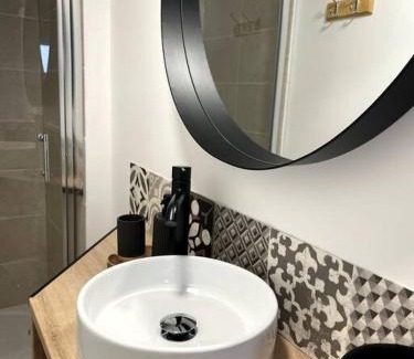 Moulins Apartamento | Bel appartement sur cour plein centre ville et parking