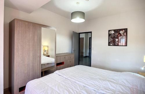 Lamalou-les-Bains Apartamento | Bel F2 climatisé, terrasse, parking, à 50m des Thermes de Lamalou-les-Bains, animaux acceptés - FR-1-451-193