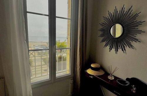 Luc-sur-Mer Apartamento | Bel Horizon, charming apartment with balcony and sea view