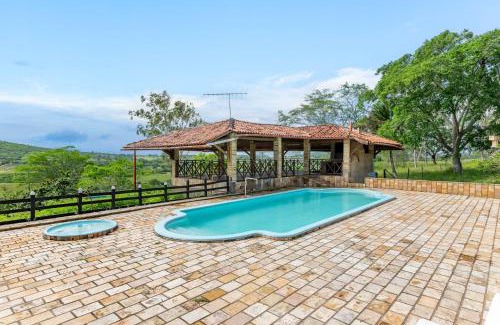 Saire Casa | Bela Casa com Piscina-5 Quartos-SH106D