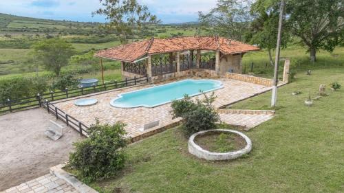Saire Casa | Bela Casa com Piscina-5 Quartos-SH106D