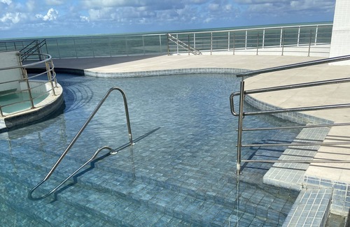 Bessa Apartamento | Bela Hospedagem - Foot in the sand, pool and sea view
