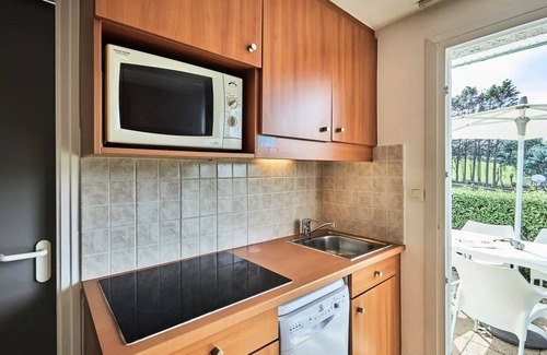 Colleville-sur-Mer Apartamento | Belambra Clubs Résidence Colleville-sur-Mer - Omaha Beach - Essential Bungalow 2 Bedrooms 5 People Terrace