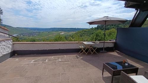 Uerzig Cabina | BelaVista'nBed - Peaceful Studio with private Terrace and Amazing Mosel Valley Views