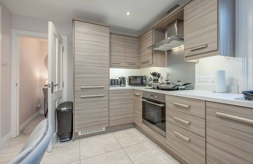 Belfast City Centre Casa | Belfast City Centre, modern 3 bed 3 bathroom + parking by StayByNumbers