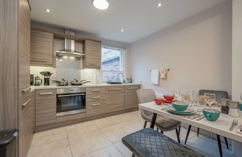 Belfast City Centre Casa | Belfast City Centre, modern 3 bed 3 bathroom + parking by StayByNumbers