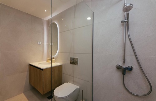 Savski Venac Apartamento | Belgrade Waterfront - Designer One-Bedroom Apartment with Breakfast and Parking.