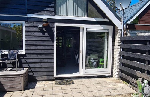 Sint Maartensvlotbrug Casa | Belkmerduinen 23 is in aquiet location surrounded by greenery and trees.