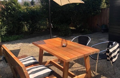 Sint Maartensvlotbrug Casa | Belkmerduinen 23 is in aquiet location surrounded by greenery and trees.