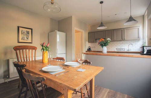 Alfriston Cabaña | Bell Cottage by inspirestays.com - a cottage that sleeps 4 guests in 2 bedrooms