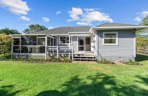 Oakura Casa | Bell Cottage - Oakura Holiday Home