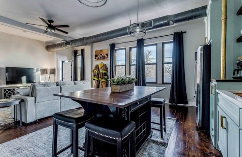 Gainesville Apartamento | Bell Tower Loft - Firehouse 1918
