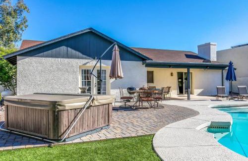 Honeyridge Manor Casa | Bell Villa - Resort Living - Pool - Location - Events
