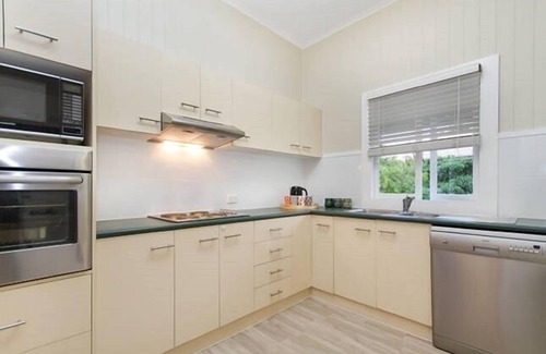 Bulimba Casa | Para toda la familia / Wifi gratuito / 3Brm + rincón de estudio / 1. 5 baños / aire acondicionado / PetsOk / cubierta