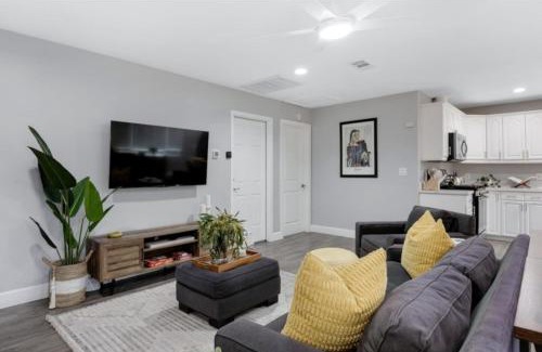 Grant Hill Villa | Bella Casa I Pool with Spa Minutes to Downtown and Beaches