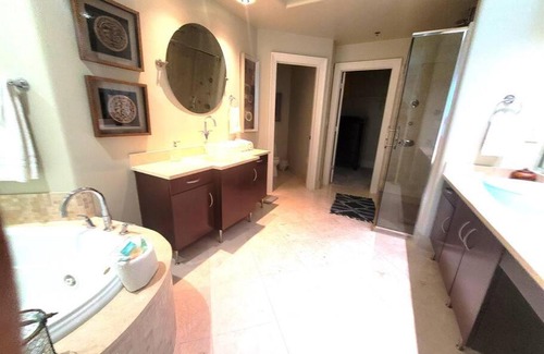 Orange Beach East Apartamento | Bella Luna 1009 - Luxury Bayfront 3bd/3ba