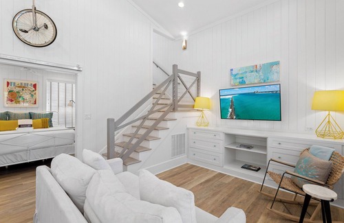Grayton Beach Casa | Bella Luna - New 2-Story Grayton Beach Carriage House, Walk to Beach + Red Bar!