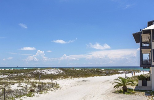 Grayton Beach Casa | Bella Luna - New 2-Story Grayton Beach Carriage House, Walk to Beach + Red Bar!