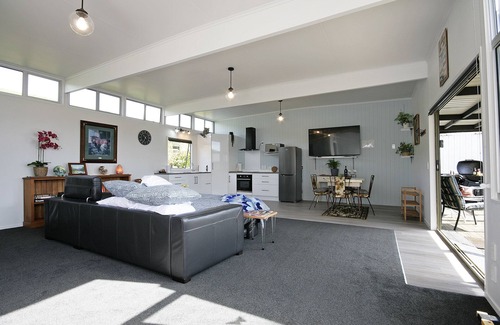 Mangorei Casa | Bella Park - New Plymouth Holiday Studio