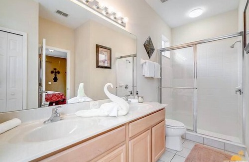 Lake Berkley Casa | Bella Vida Homes - Close to Disney and Universal!