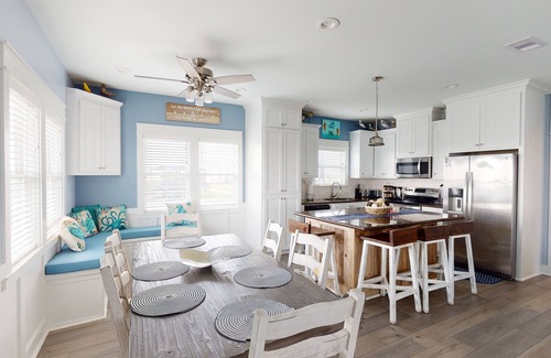 Gilchrist Casa | Bella Vista: 4 BR, 2 BA House in Gilchrist, Sleeps 16
