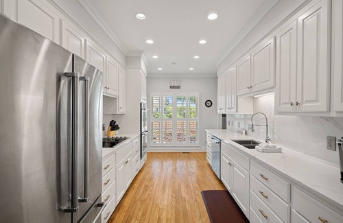 Terrell Casa | Bella Vista by Socharm | Lakefront Getaway