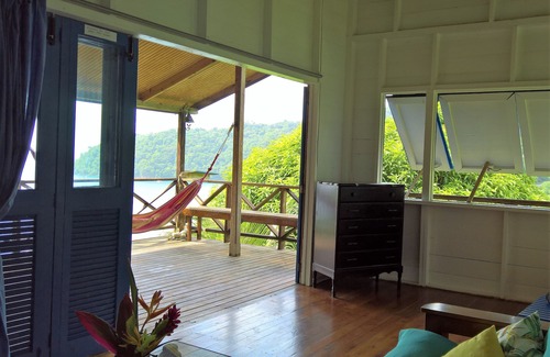 Charlotteville Cabaña | Bella Vista se encuentra en el hermoso pueblo de Charlotteville, Tobago, W. I.