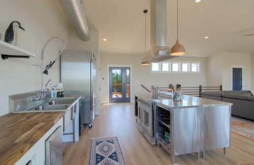 Canyon Lake Casa | Bella Vista Oasis - Luxury Private Lake View, Heated Pool & Hot Tub