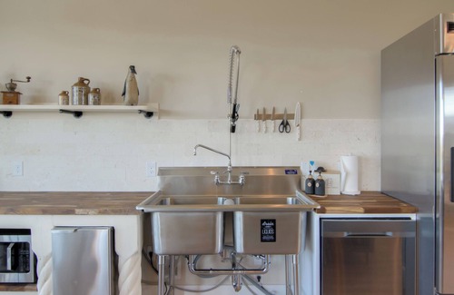 Canyon Lake Casa | Bella Vista Oasis - Luxury Private Lake View, Heated Pool & Hot Tub