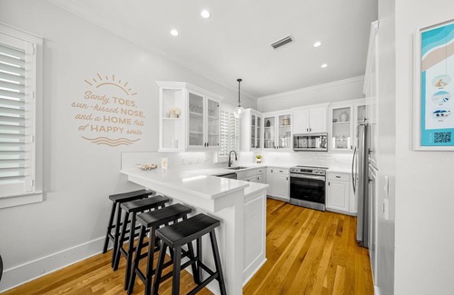 Frangista Beach Casa | *Bella Vista on the Beach*Fully Remodeled*Hot Tub*Beach Gear*Shared Pool*9 Beds*