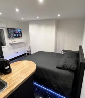 Lisieux Apartamento | Bella vita - Studio tout équipé - Tv Netflix - centre ville 100m- Gare 50m - Basilique 200m