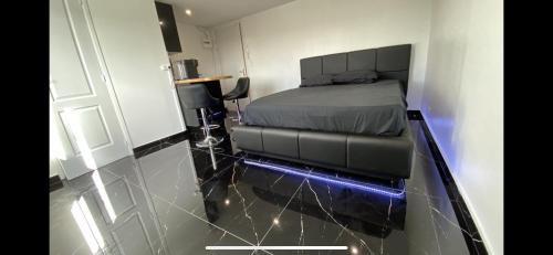 Lisieux Apartamento | Bella vita - Studio tout équipé - Tv Netflix - centre ville 100m- Gare 50m - Basilique 200m
