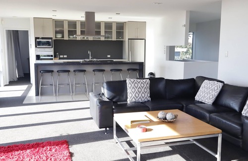 South Bay Casa | Bellbird - Stunning Views, Stunning Home