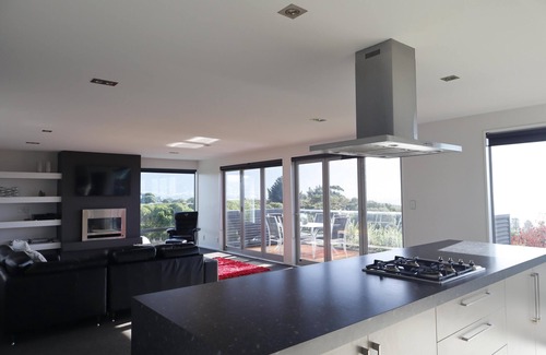 South Bay Casa | Bellbird - Stunning Views, Stunning Home